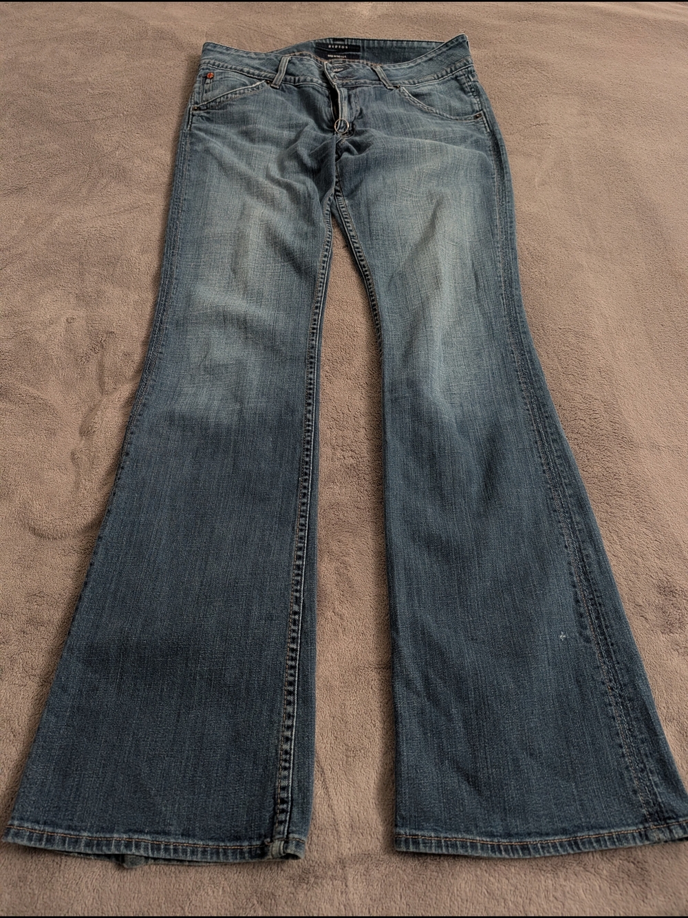 Women's Flare Jeans in Faded Blue Wash
